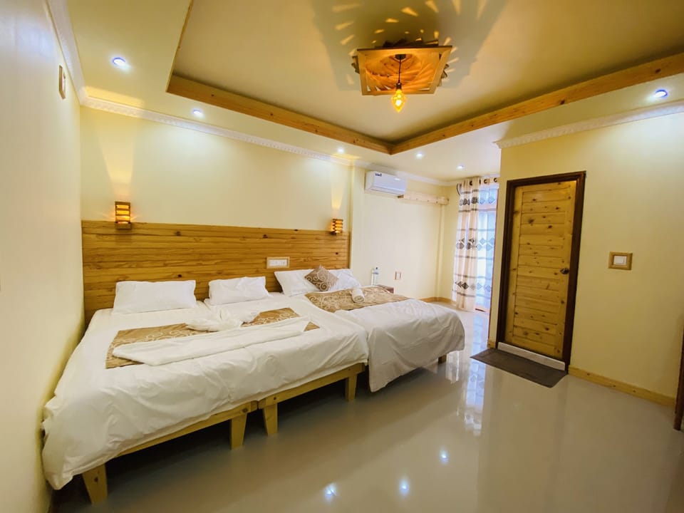 Family Quadruple Room | Minibar, desk, soundproofing, free WiFi
