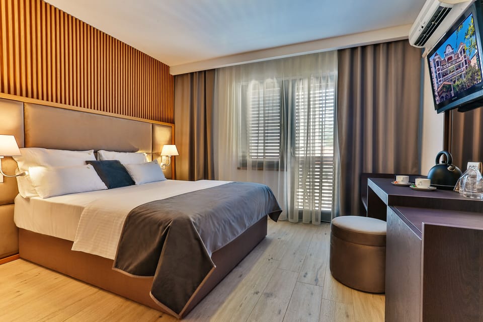 Classic Triple Room, Multiple Beds, Non Smoking, City View | Minibar, in-room safe, blackout drapes, soundproofing