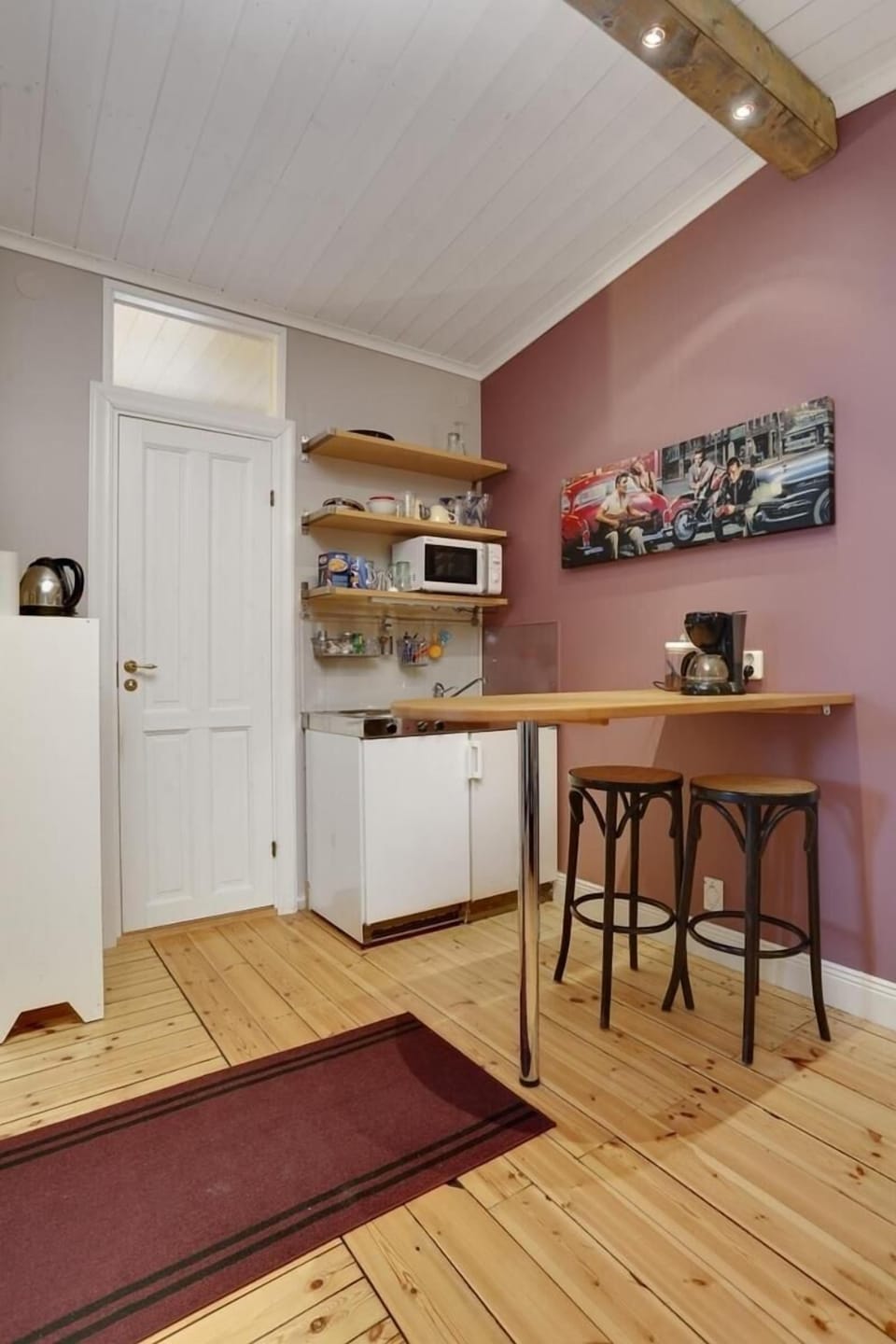 Full-size fridge, shared microwave, cookware/dishes/utensils