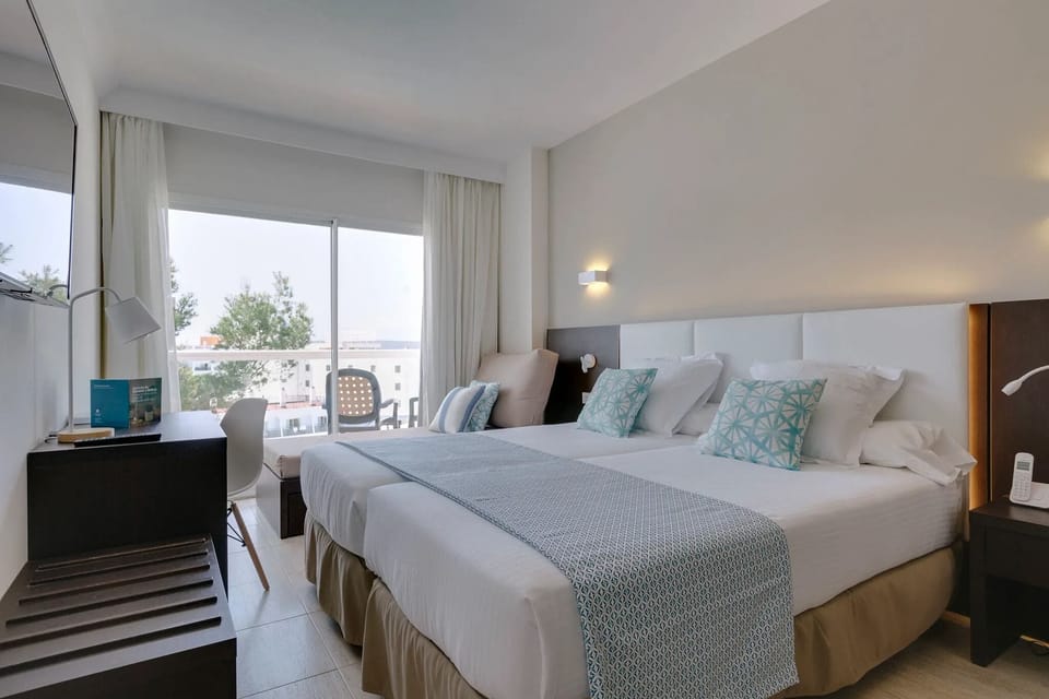 Double Room (2 adults) | Desk, bed sheets