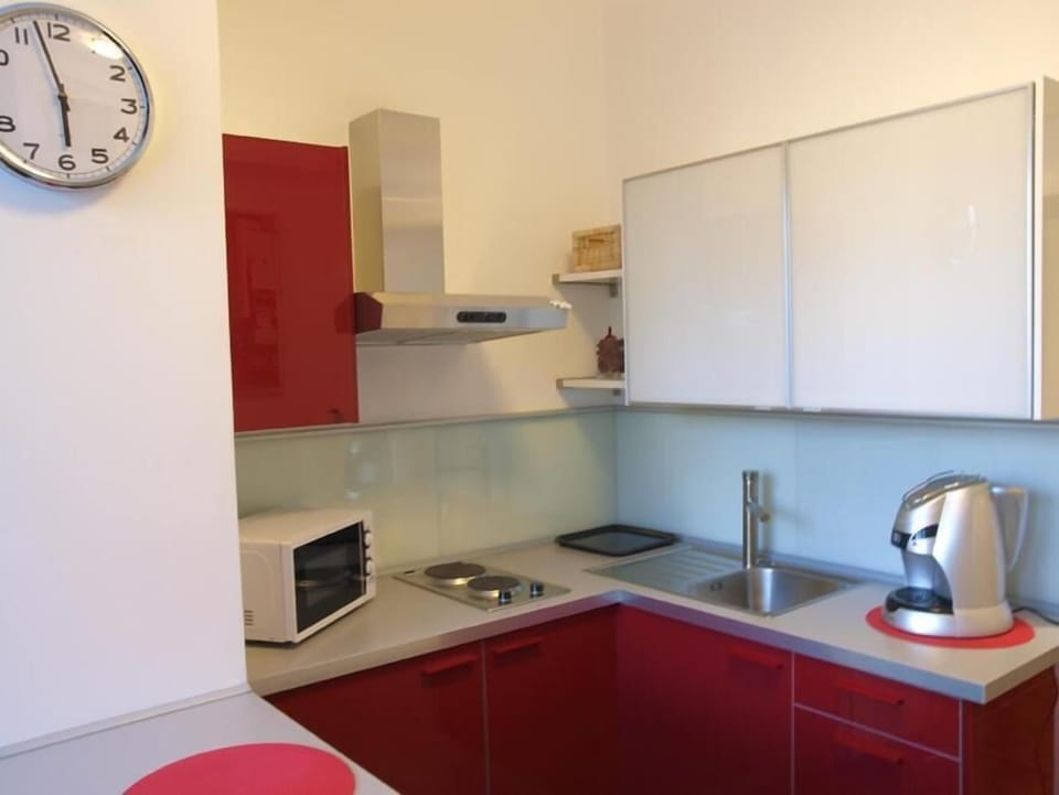Microwave, stovetop, espresso maker, coffee/tea maker