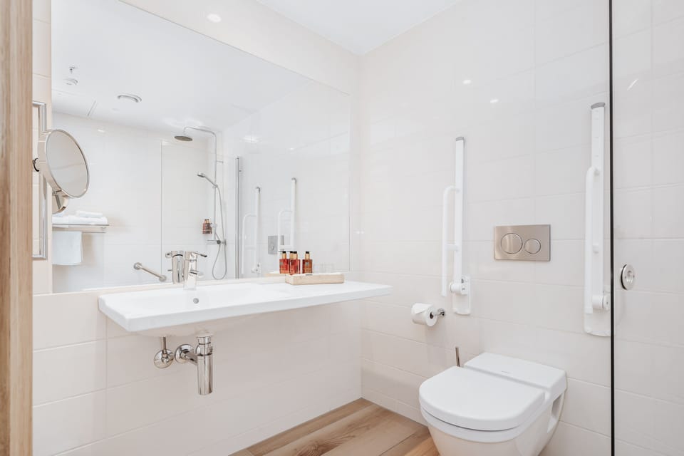 Panoramic Triple Room | Bathroom | Shower, free toiletries, hair dryer, heated floors