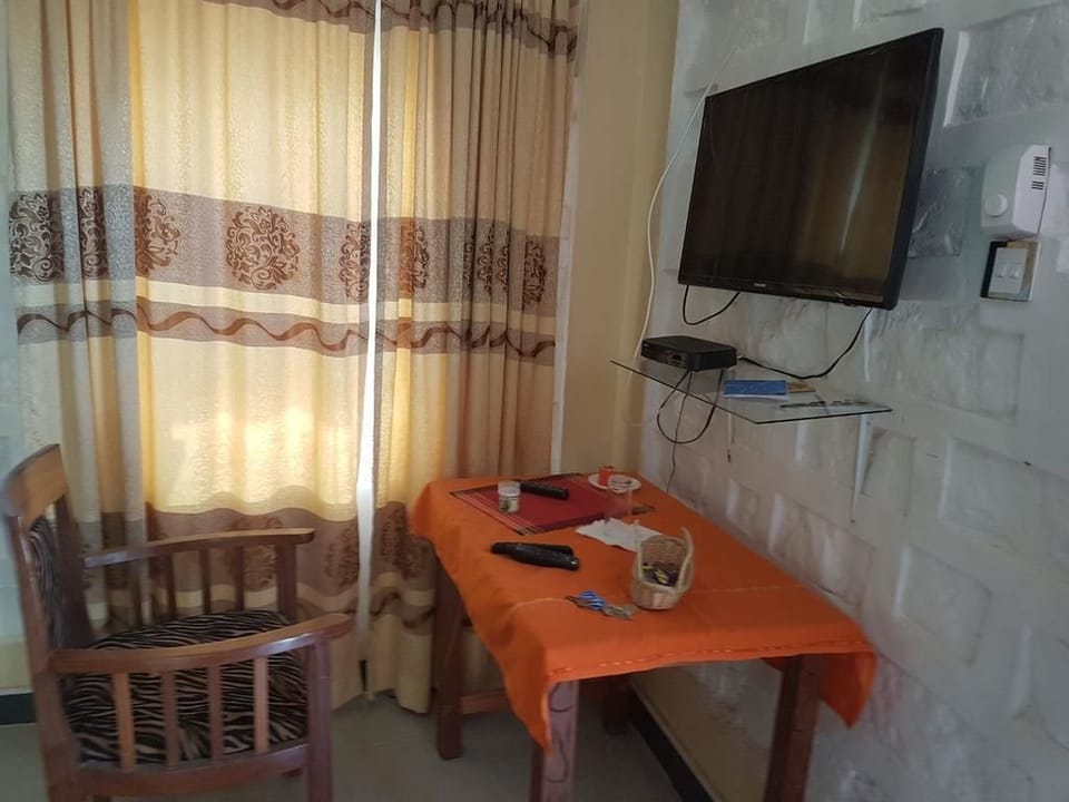 Standard Double Room | Desk, soundproofing, WiFi (free), bed sheets