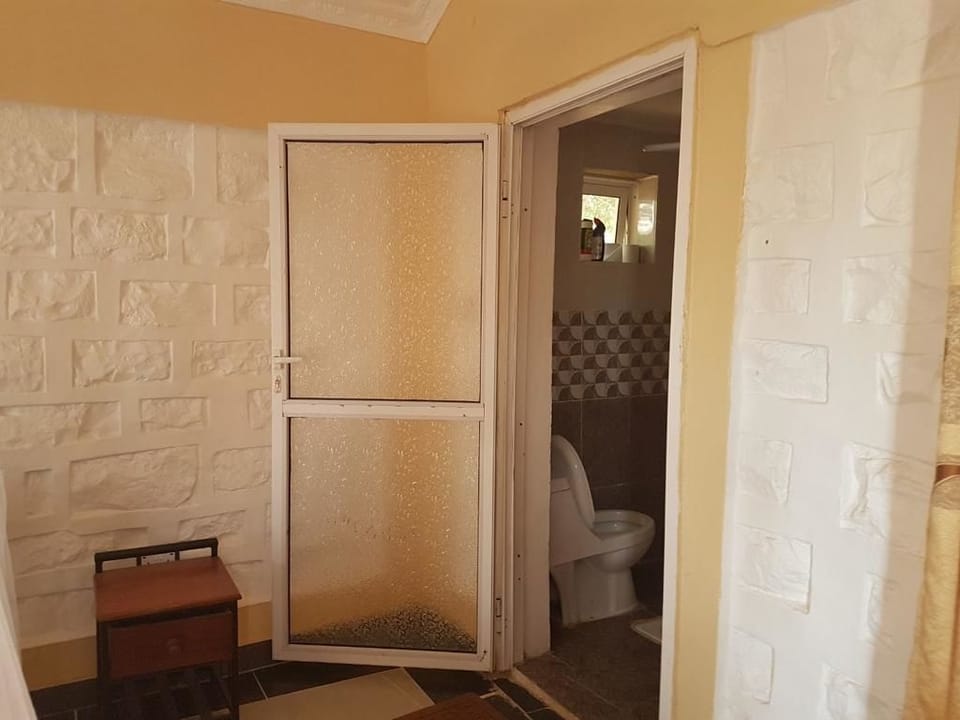 Standard Double Room | Bathroom | Shower, rainfall showerhead, free toiletries, slippers