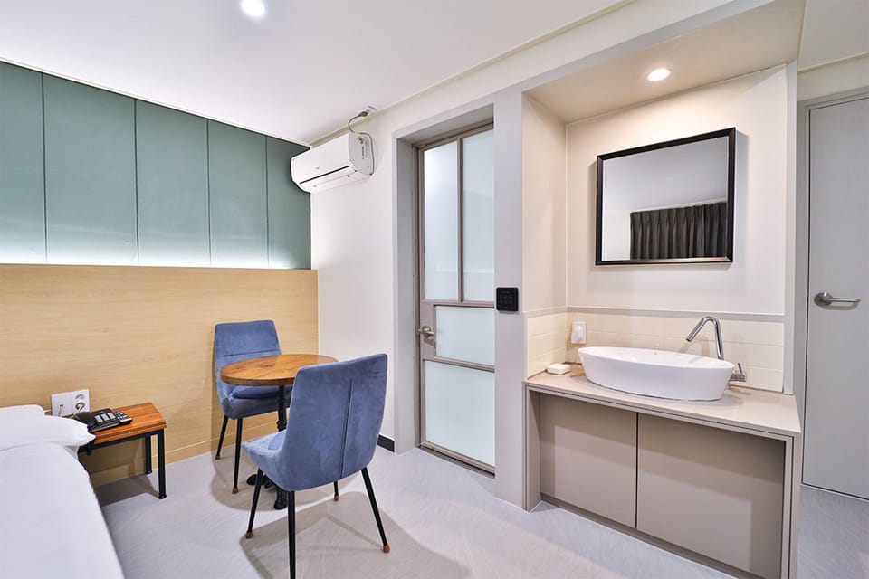 Deluxe Double Room | Hypo-allergenic bedding, individually decorated, individually furnished
