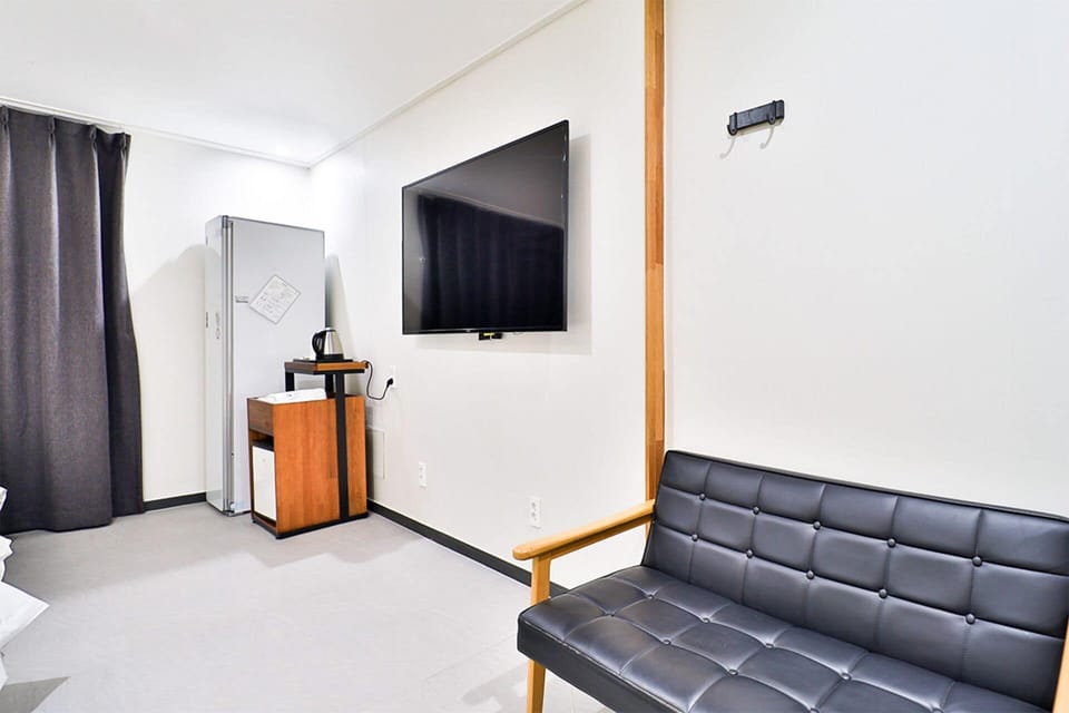 Business Twin Room | Hypo-allergenic bedding, individually decorated, individually furnished
