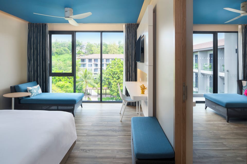 Suite, 1 Bedroom, Balcony | Minibar, in-room safe, desk, laptop workspace
