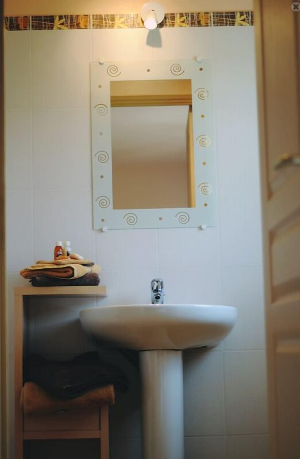 Room (Boked Prad) | Bathroom sink