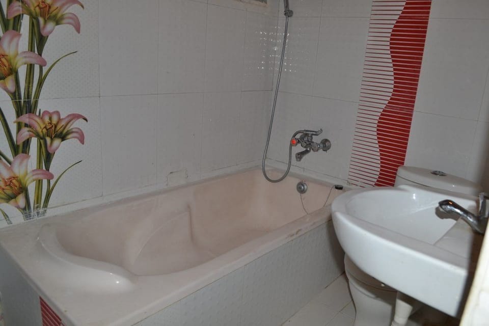 Basic Double Room, 1 Twin Bed, Smoking