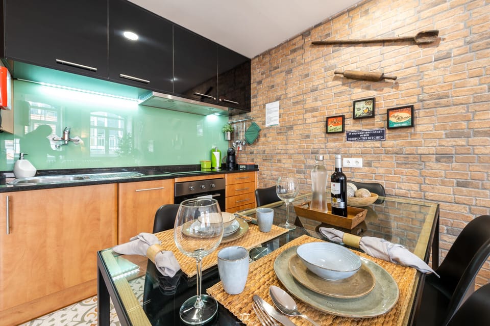 Family Apartment, 1 Bedroom, Non Smoking, City View | Private kitchen | Fridge, microwave, oven, stovetop
