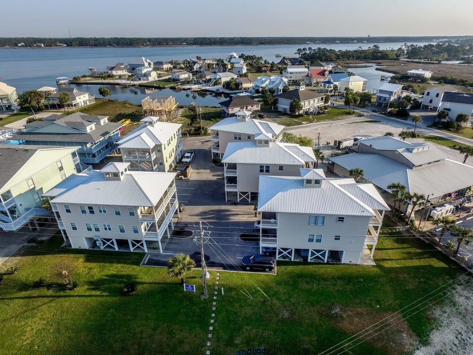 Duplex, 3 Bedrooms | Property grounds