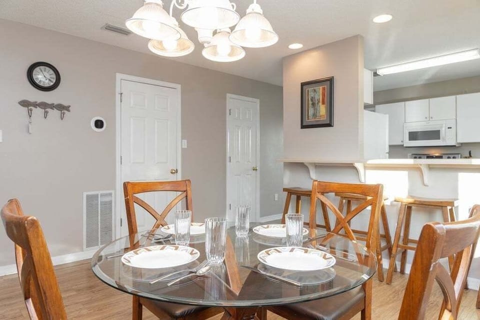 Duplex, 2 Bedrooms | Dining