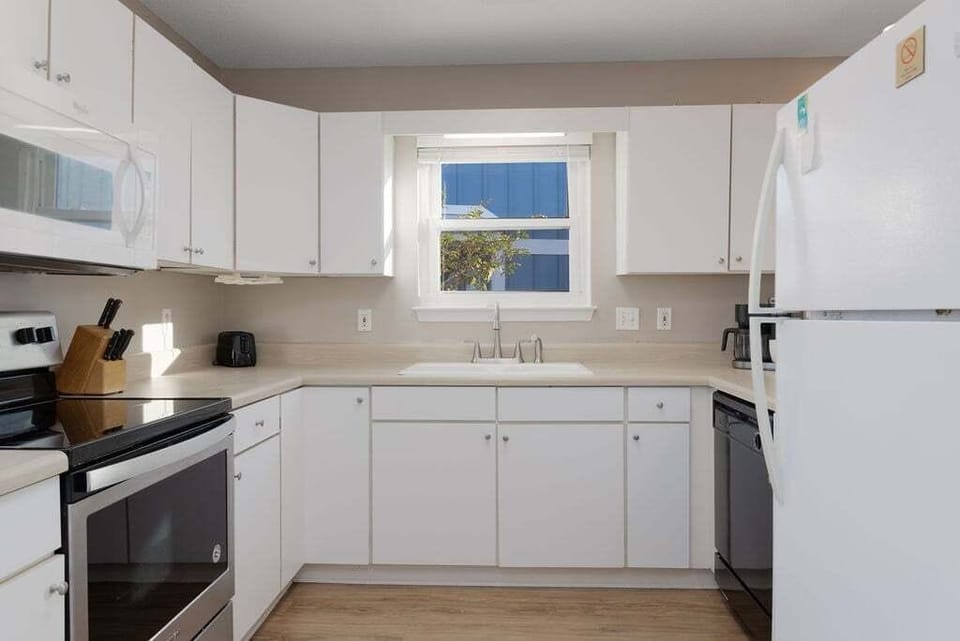 Duplex, 2 Bedrooms | Private kitchen | Coffee/tea maker, fridge, oven, toaster