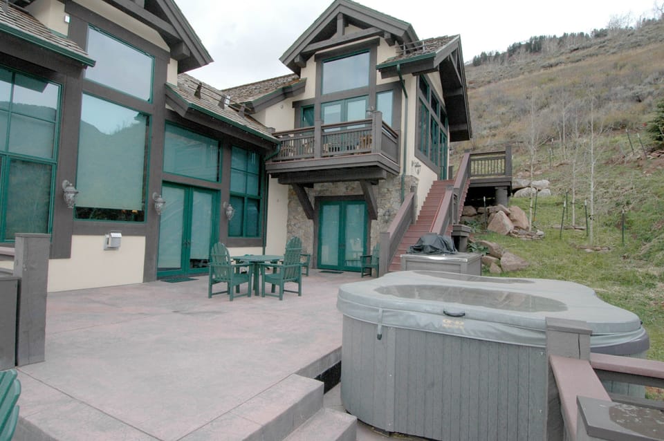 House, 6 Bedrooms | BBQ/picnic area