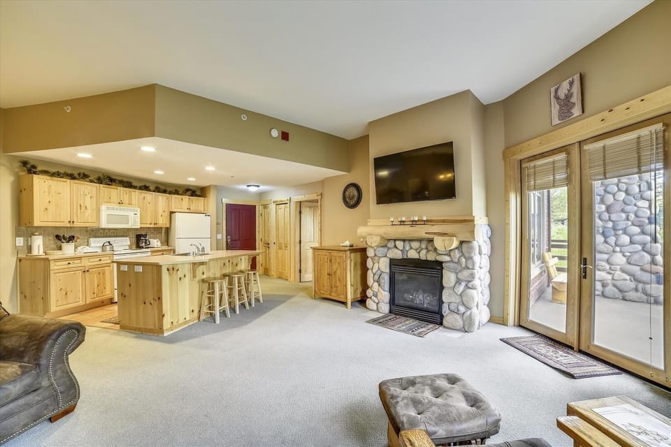 Condo, 2 Bedrooms | Living area | TV