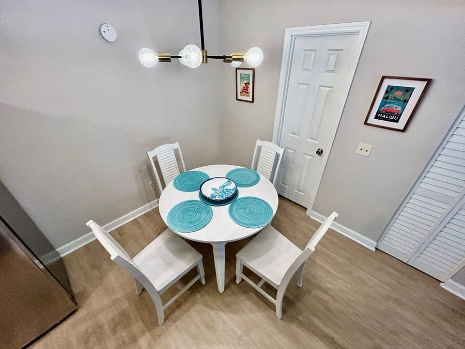 Townhome, 2 Bedrooms | Dining