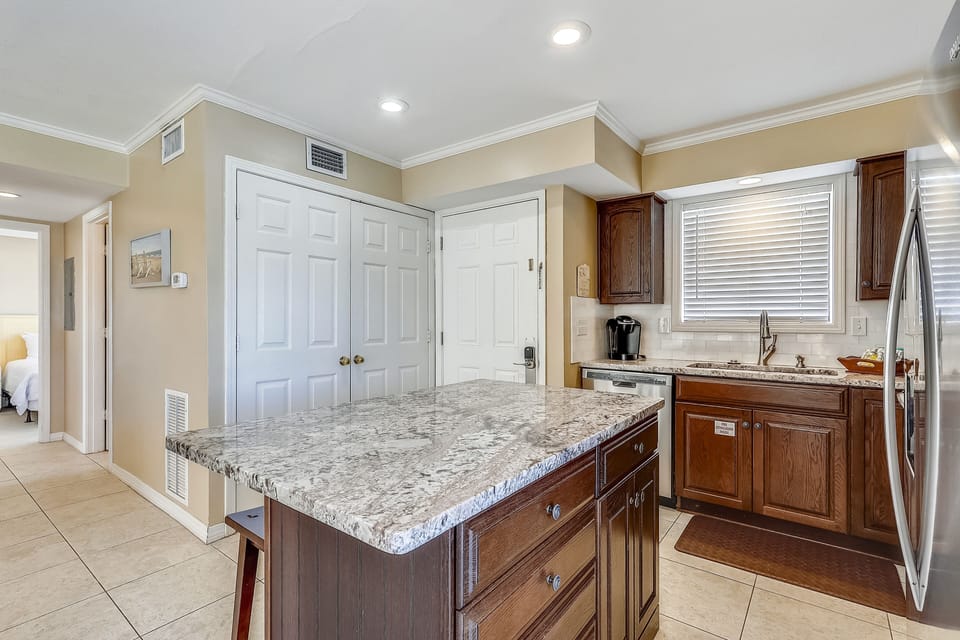 Condo, 2 Bedrooms | Private kitchen | Fridge, microwave, oven, dishwasher