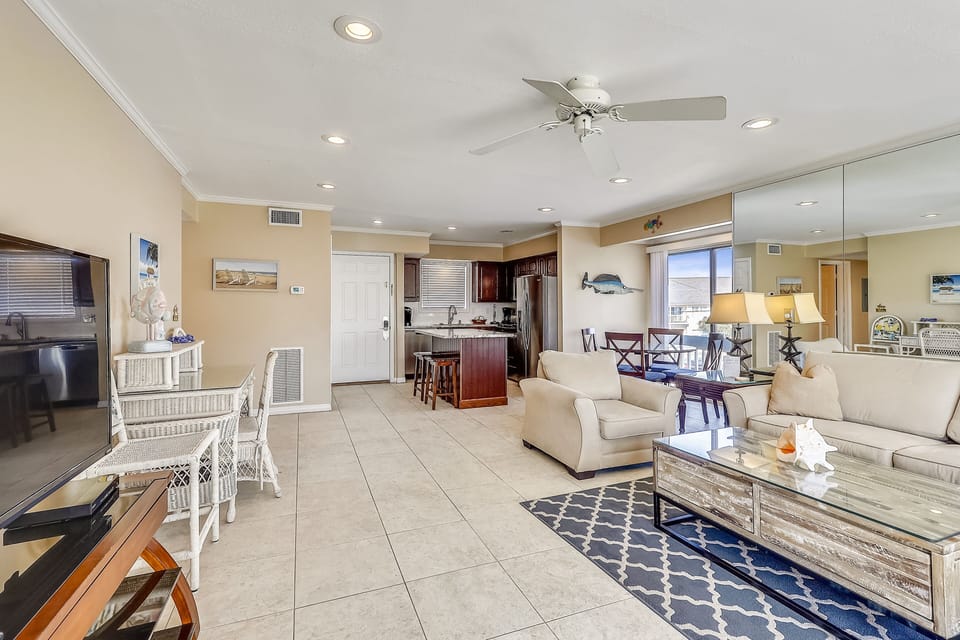 Condo, 2 Bedrooms | Interior