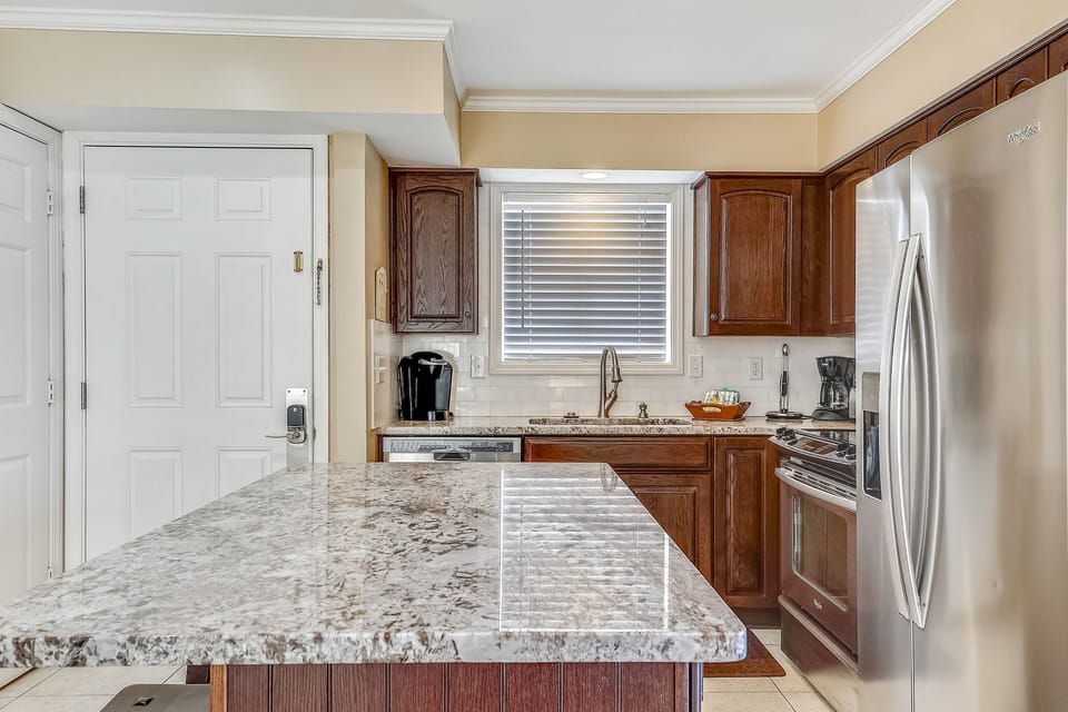 Condo, 2 Bedrooms | Private kitchen | Fridge, microwave, oven, dishwasher