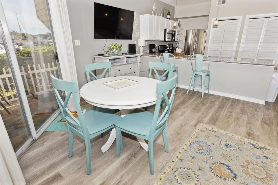 Condo, 1 Bedroom | Dining