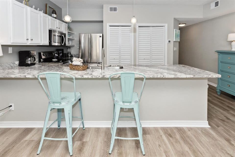Condo, 1 Bedroom | Private kitchen | Fridge, oven, coffee/tea maker, toaster