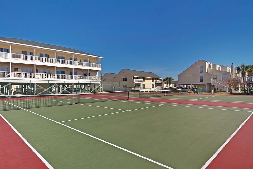 Condo, 2 Bedrooms | Sport court