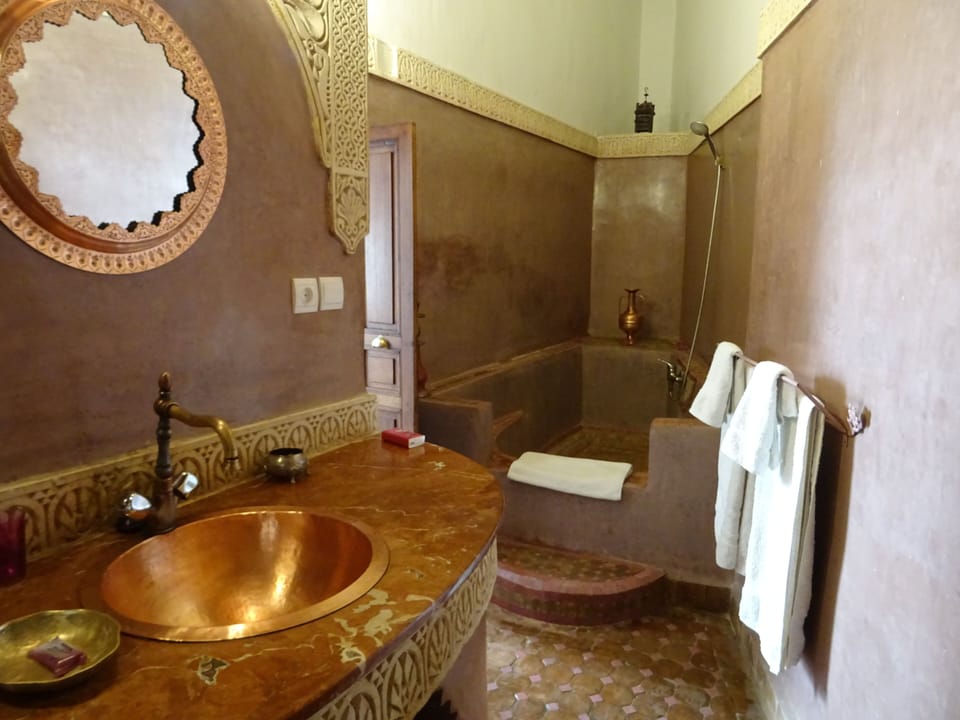 Comfort Double Room | In-room safe, desk, WiFi (free), individually decorated