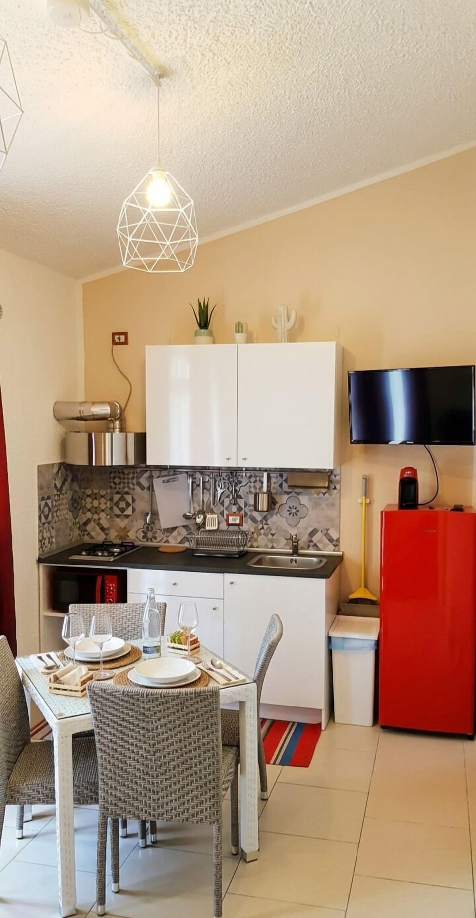 Apartment | Private kitchen | Fridge, espresso maker, coffee/tea maker, electric kettle