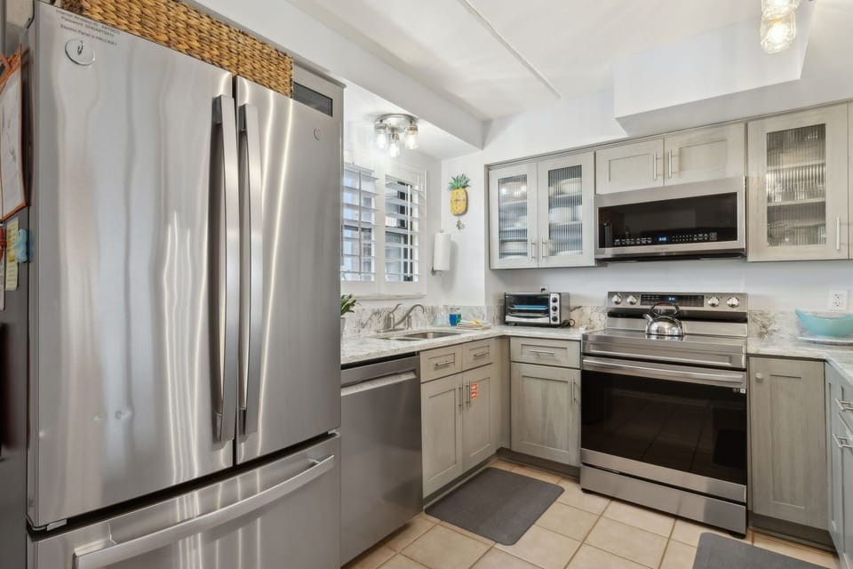 Condo, 2 Bedrooms | Private kitchen | Fridge, oven, coffee/tea maker