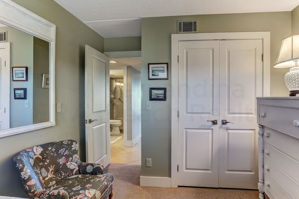 Oceanfront Beach Escape Condo with WiFi by RedAwning Apartment in Fernandina Beach