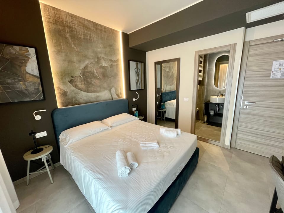 Superior Room | Minibar, in-room safe, WiFi (free), bed sheets