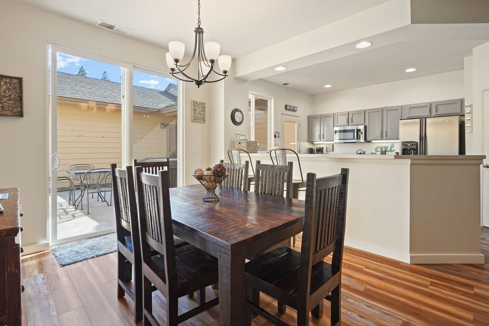 Townhome, 2 Bedrooms | Dining