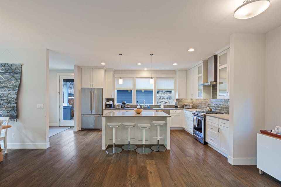 House, 4 Bedrooms | Private kitchen | Fridge, microwave, oven, stovetop