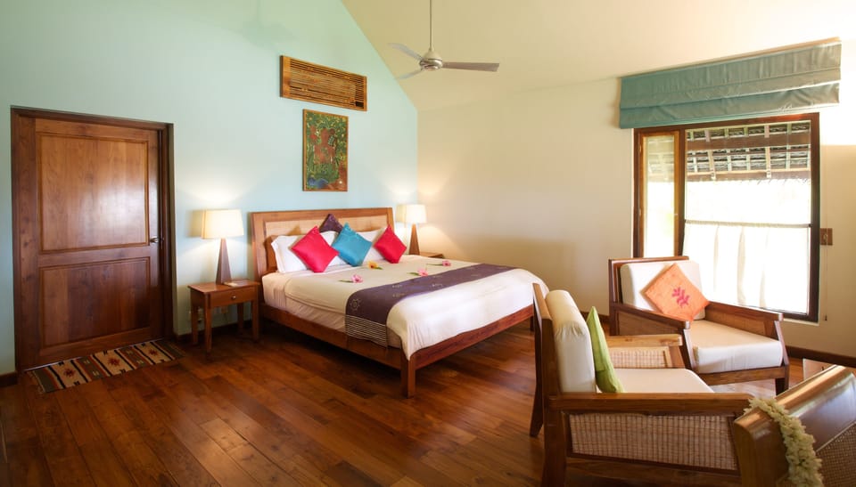 Premium bedding, down comforters, minibar, in-room safe