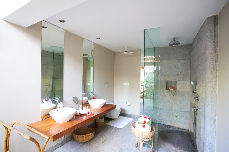 Separate tub and shower, rainfall showerhead, free toiletries