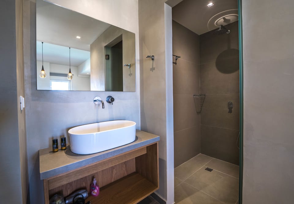 Apartment, 2 Bedrooms, Private Pool | Bathroom | Hair dryer, towels