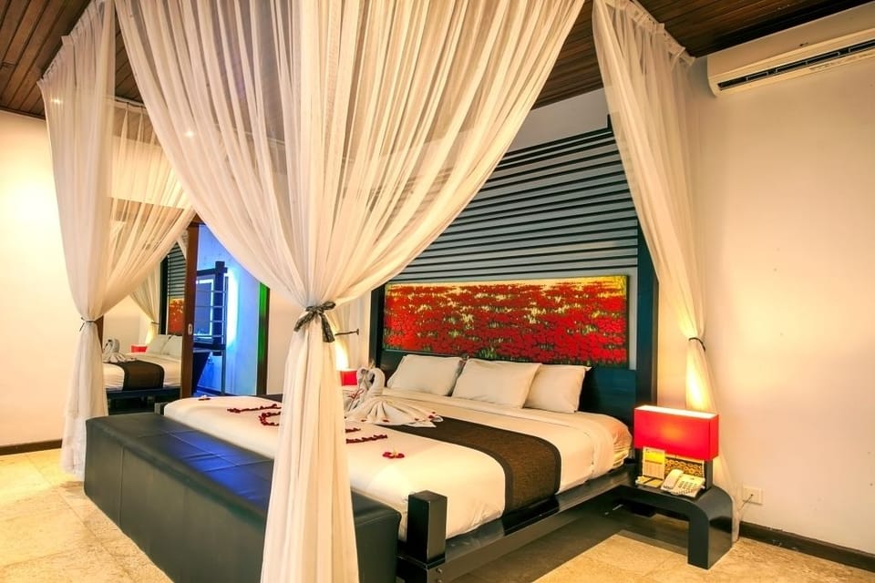 Premium bedding, pillowtop beds, minibar, in-room safe