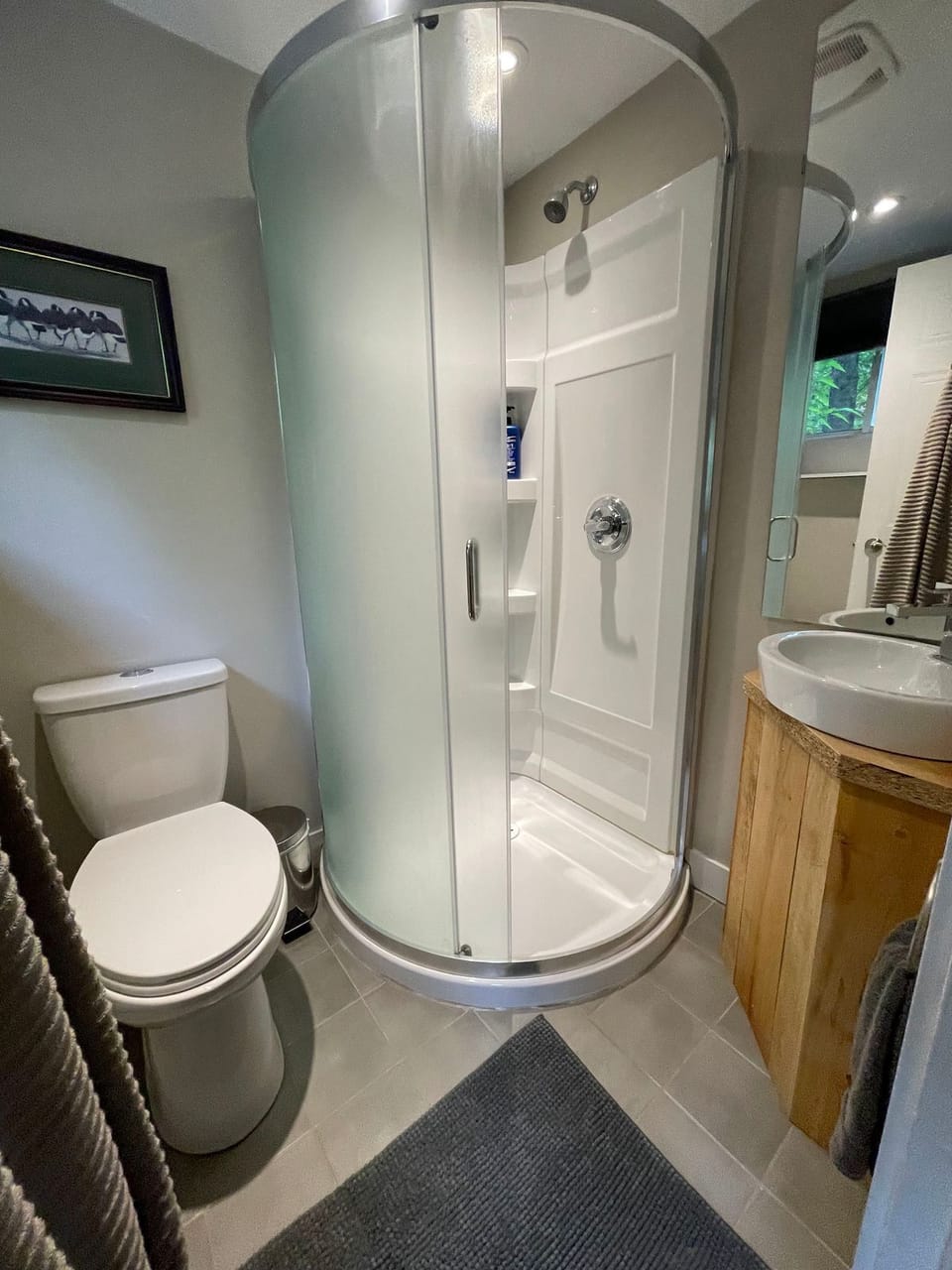 Queen Room | Bathroom | Shower, hair dryer, bathrobes, towels