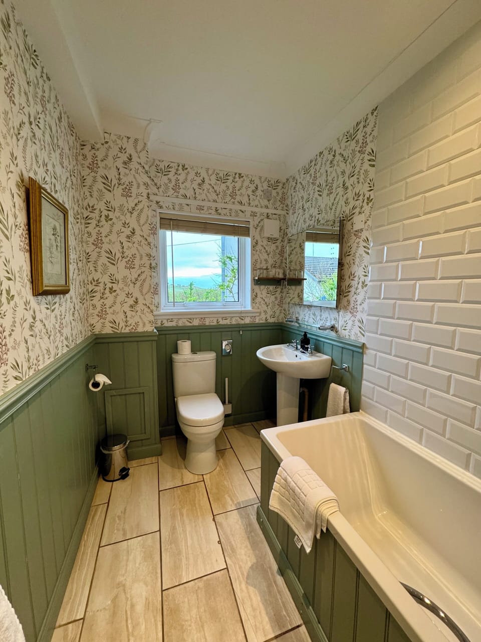 Double Room (Courtyard View Room) | Bathroom | Free toiletries, hair dryer, towels