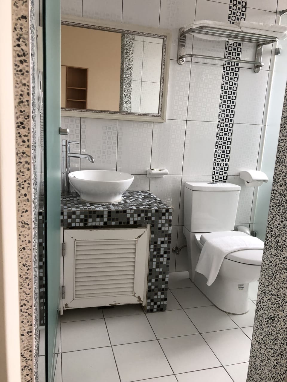 Standard Double Room, 1 Double Bed, Non Smoking | Bathroom | Shower, hair dryer, slippers, towels