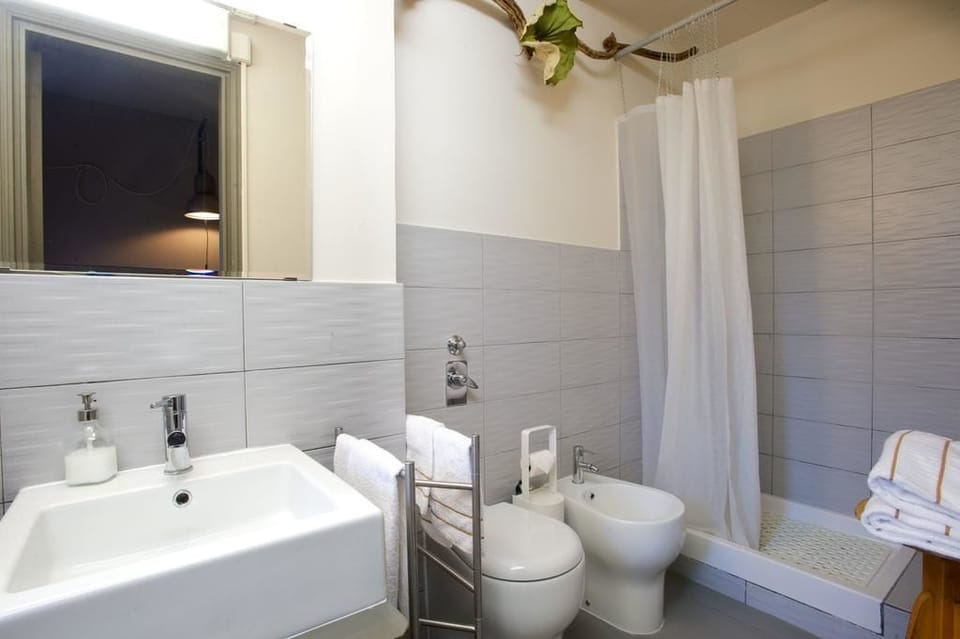 Double Room, Terrace | Bathroom | Deep soaking tub, hair dryer, bidet, towels