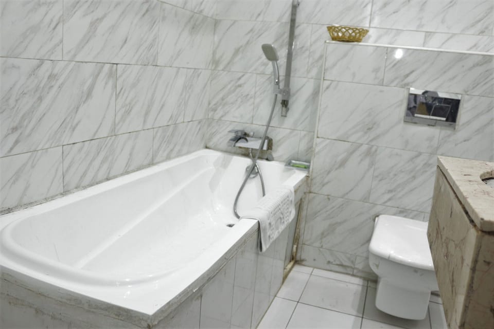 Standard Room | Bathroom | Combined shower/tub, deep soaking tub, free toiletries, towels