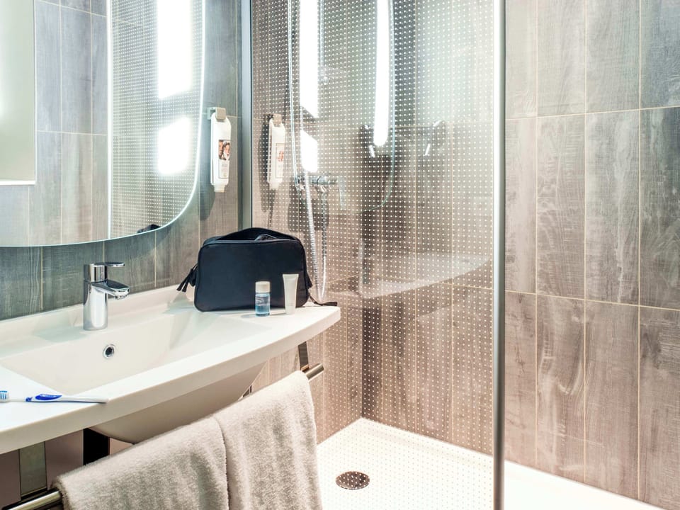 Shower, rainfall showerhead, eco-friendly toiletries, hair dryer