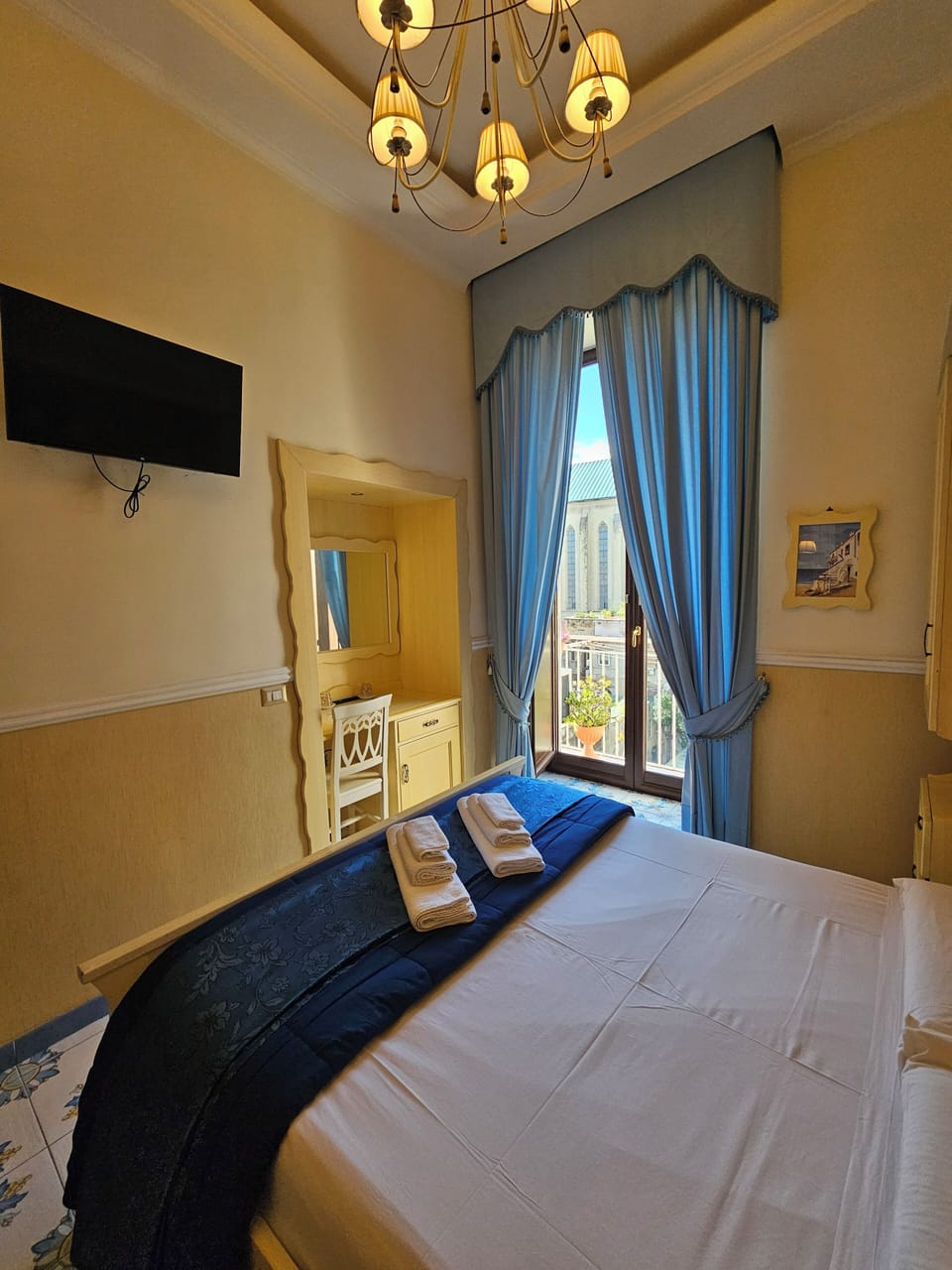 Superior Double Room, City View | Desk, soundproofing, iron/ironing board (on request), WiFi (free)