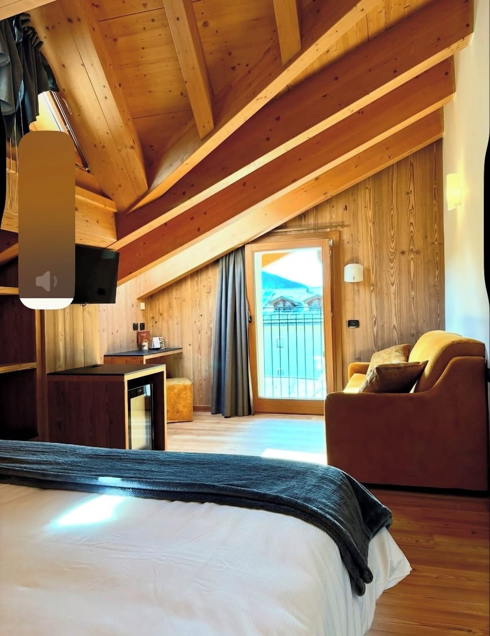 Deluxe Triple Room | Premium bedding, in-room safe, desk, laptop workspace