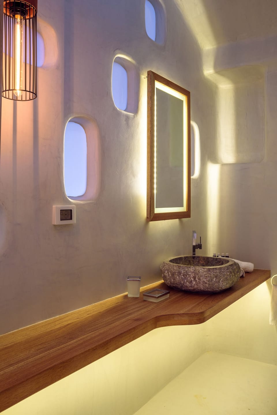 Senior Villa with Outdoor Plunge Pool and Caldera View | Bathroom | Shower, rainfall showerhead, designer toiletries, hair dryer