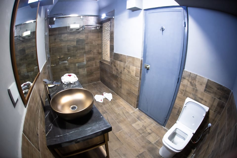 Triple Room | Bathroom | Bathtub, free toiletries, hair dryer, towels