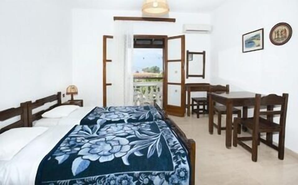 Studio | 1 bedroom, desk, free WiFi, bed sheets