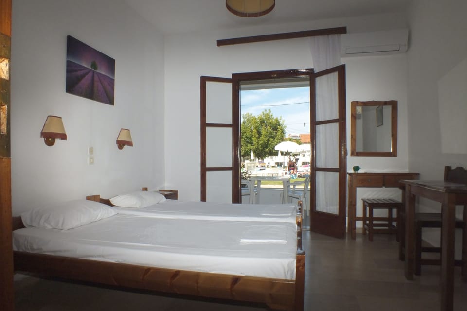 Studio | 1 bedroom, desk, free WiFi, bed sheets