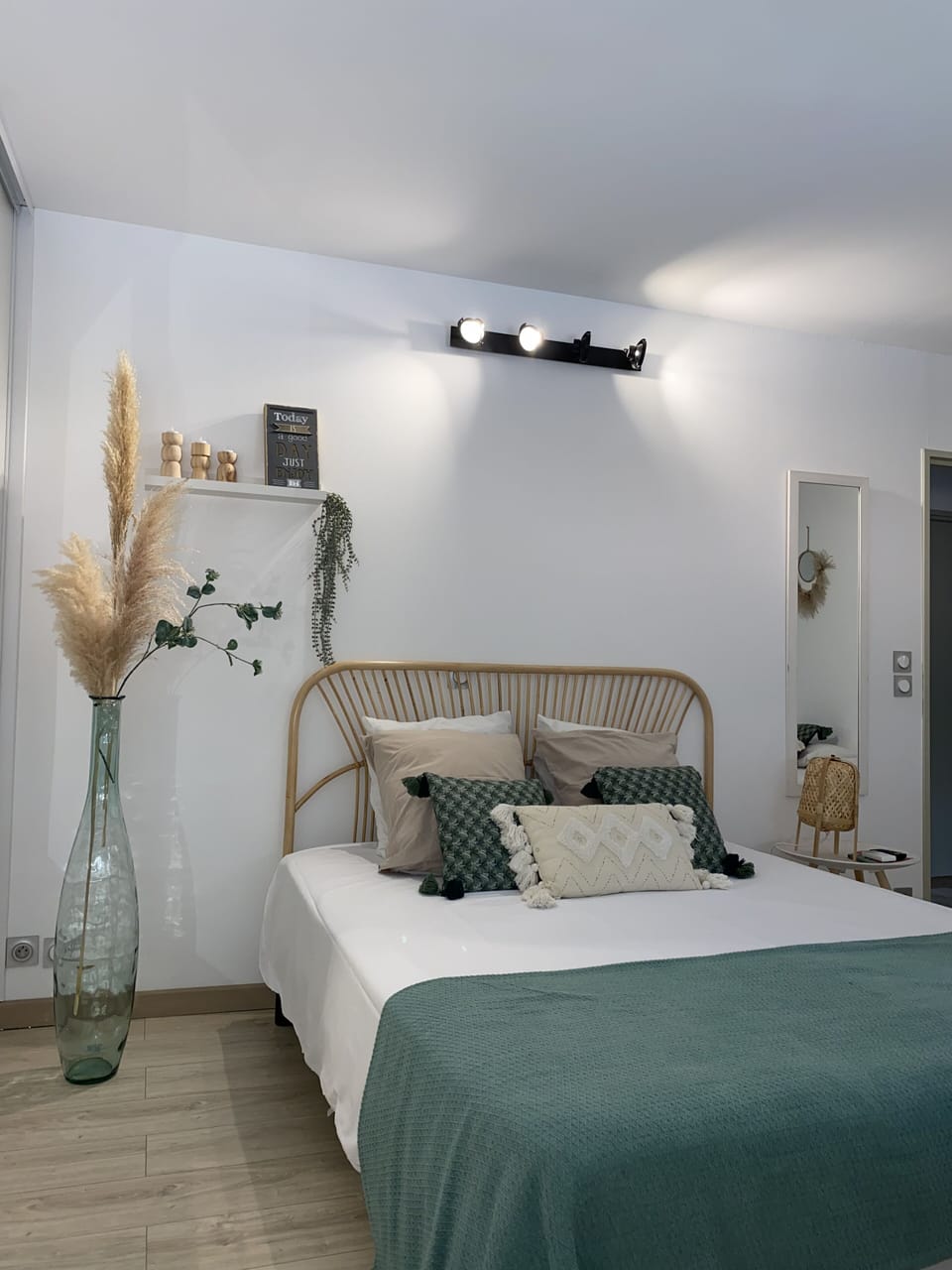 Triple Room | Desk, soundproofing, cribs/infant beds, rollaway beds